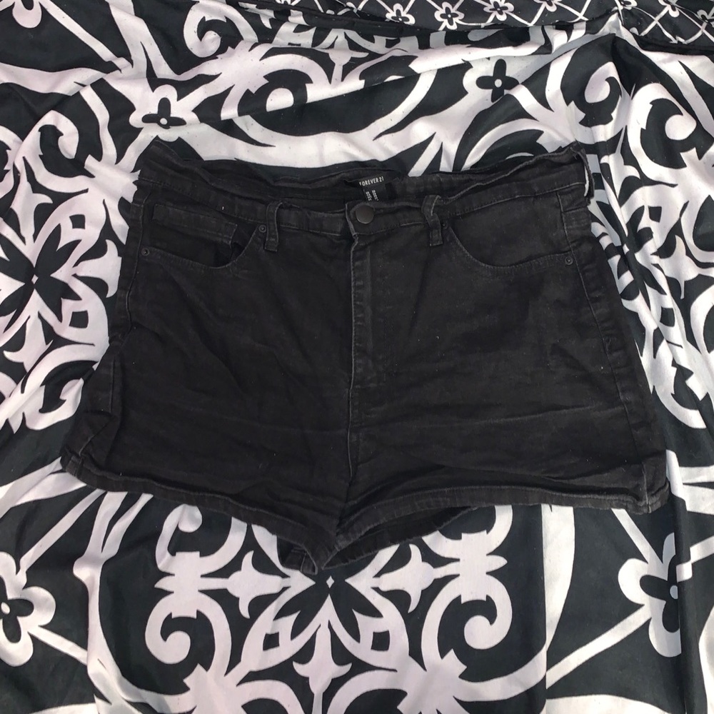 BLACK HIGH WAISTED SHORTS